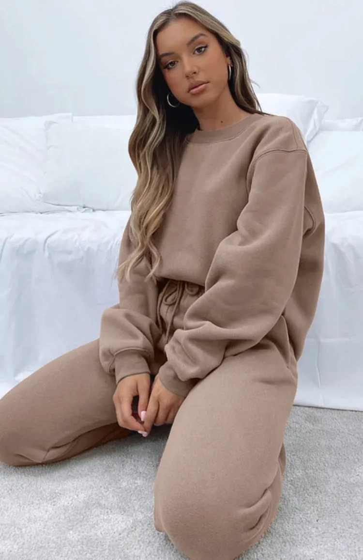Vibrant Sweatshirt and Joggers Set for Casual Lounge Set